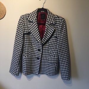 Baia size 6 black$ white checkered blazer.